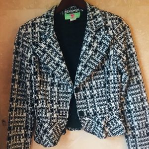 Beautiful Black and White Houndstooth Blazer